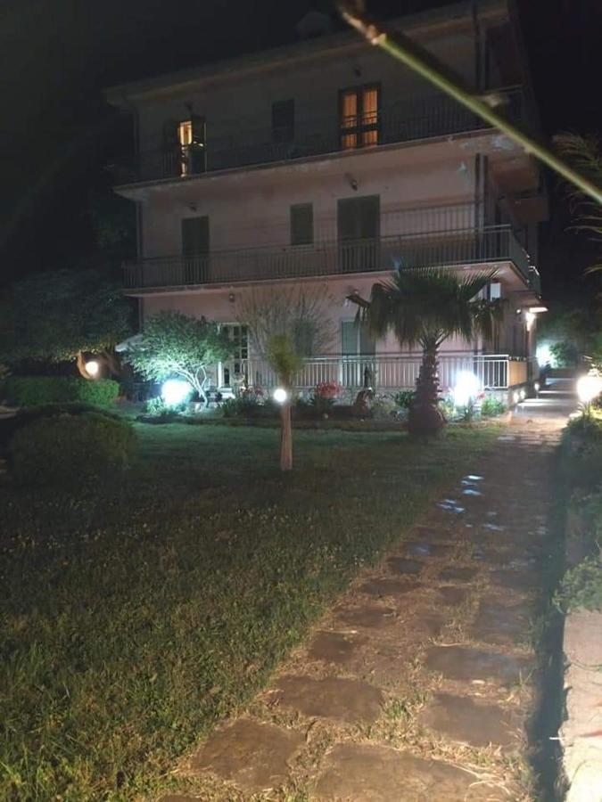 Un Posto Al Sole - Paola Bed & Breakfast Exterior foto