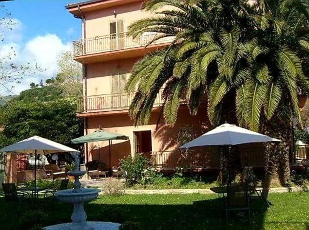 Un Posto Al Sole - Paola Bed & Breakfast Exterior foto